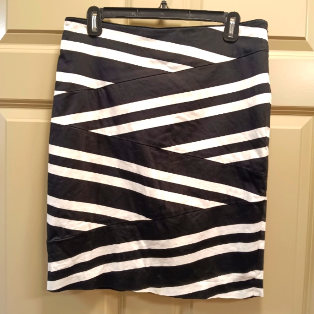 White House Black Market Midi Skirt- size 6